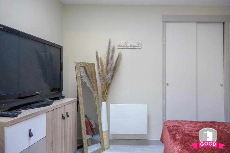La Coquille D'Orleans Avec Sa Cour Apartamento Exterior foto